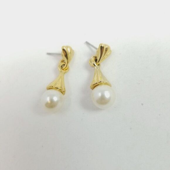 Vintage Faux Pearl Dangle Stud Earrings, Nice Size, Gold Tone Setting, Classic - Picture 2 of 5